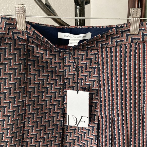 Diane von Furstenberg Skirt Size 2 - Picture 7 of 9